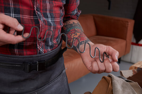This is how a Lederland couch is built: the springs